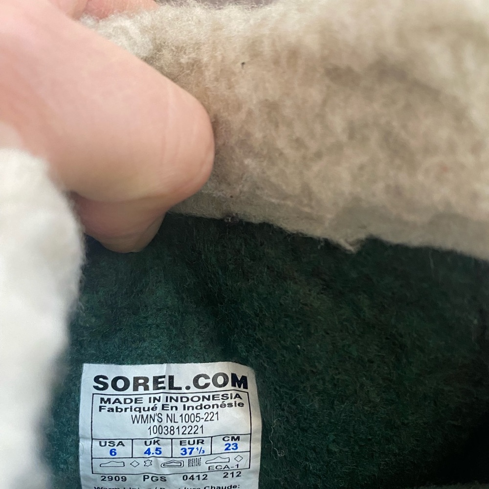 Sorel Women’s Caribou boot size 6 - Picture 9 of 9